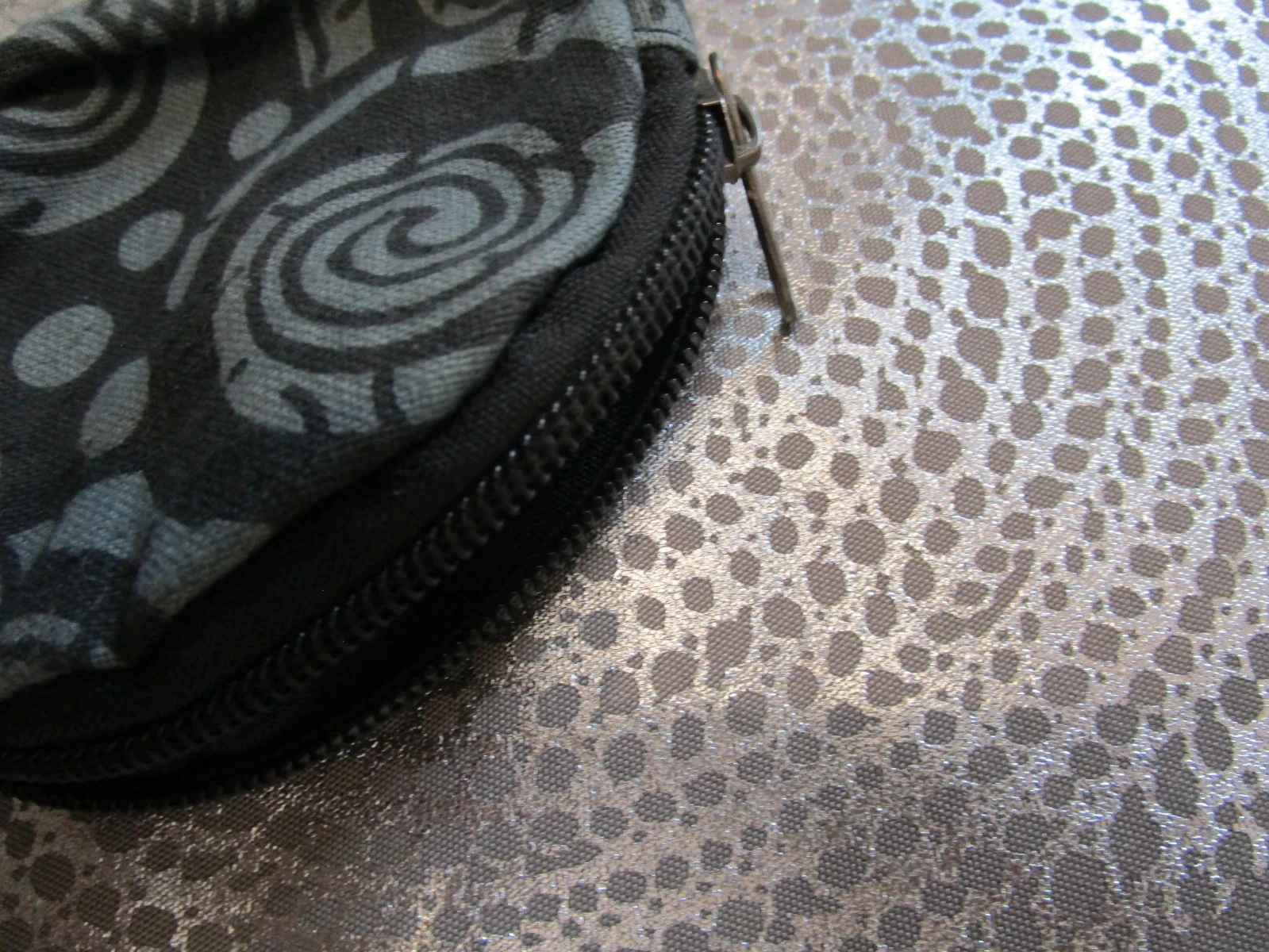 Porte-monnaie rond en tissu 100 % coton Style ethnique Fermeture zippée – Noir Gris Ø 10 cm P013 – photo 3
